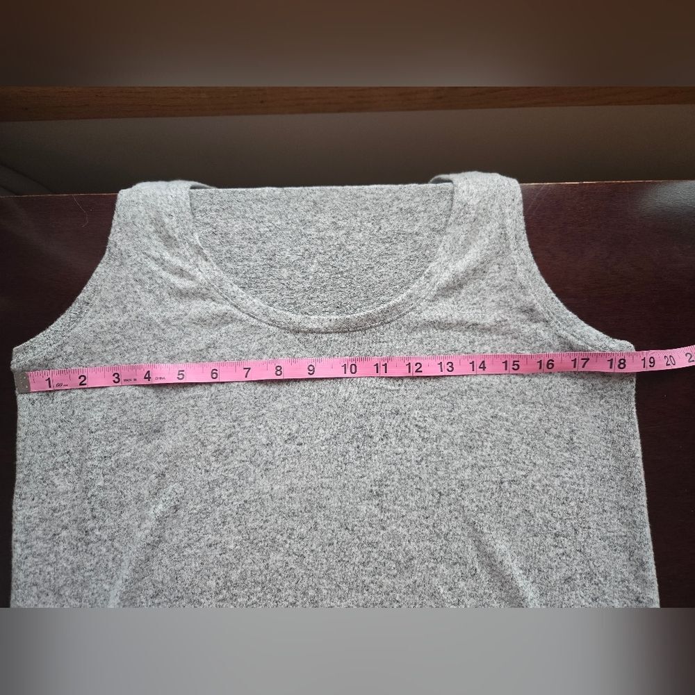 ✨ Your New "Everything" Top: J. Crew Weekend Tank ✨ - Picture 4 of 8
